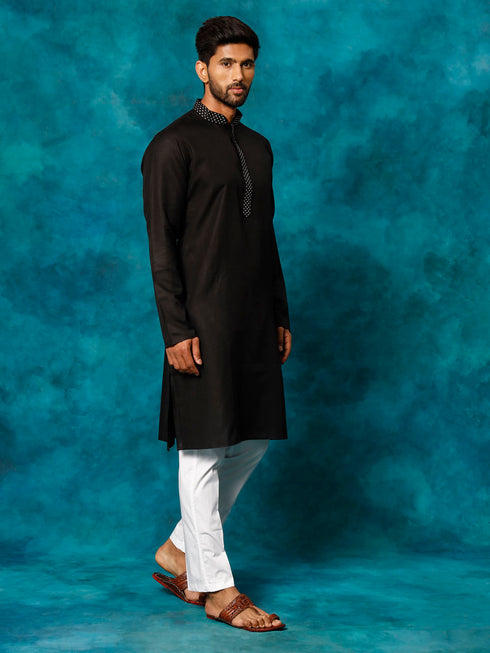 Vastramay Men's Black And White Cotton Blend Kurta Pyjama Set